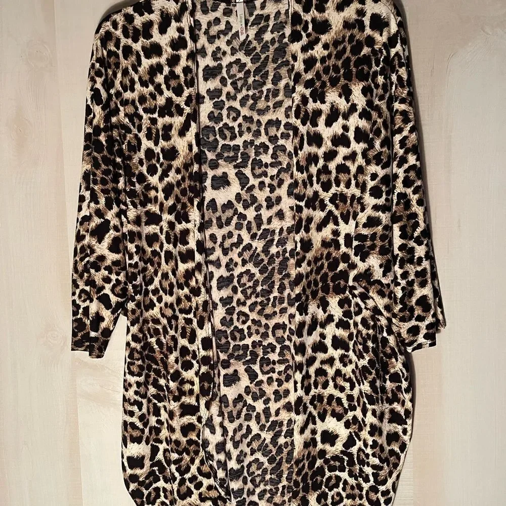 NWOT leopard print short kimono‎ style jacket, size small